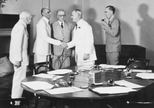 Members of the British Cabinet Mission sit with Muhammad Ali Jinnah during a meeting in India.