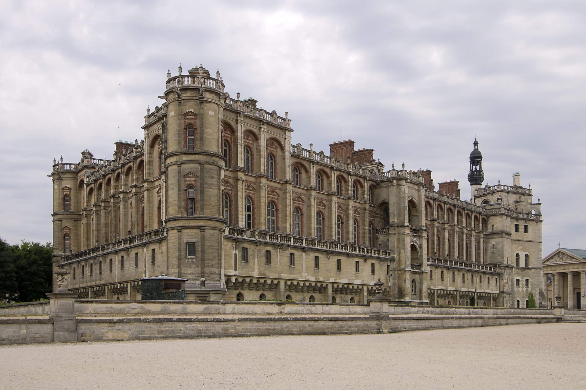 The long brick and stone facade of the chateau at Saint-Germain-en-Laye seen across its forecourt.